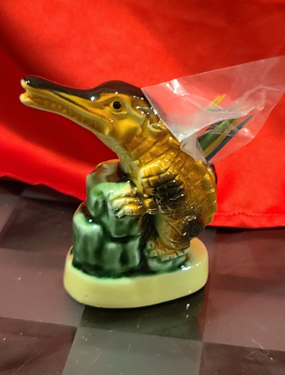 Crocodile Figurine for Reptile Toothpick Jolder